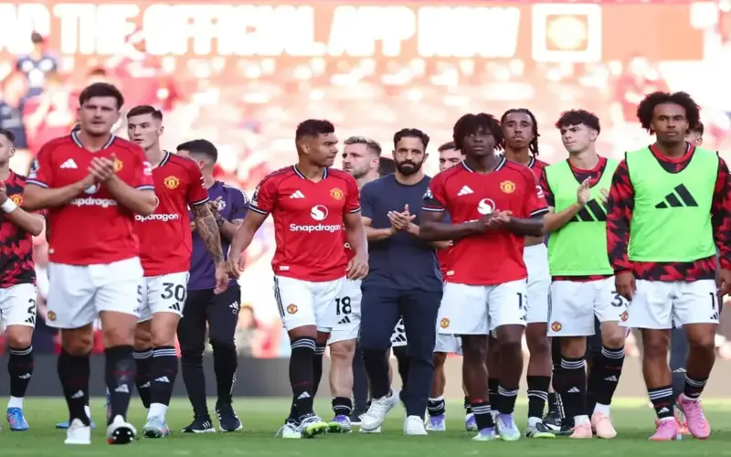 نجم مانشستر يونايتد يثير صراعاً شرساً بين نادٍ عربي وعمالقة الدوري الأوروبي